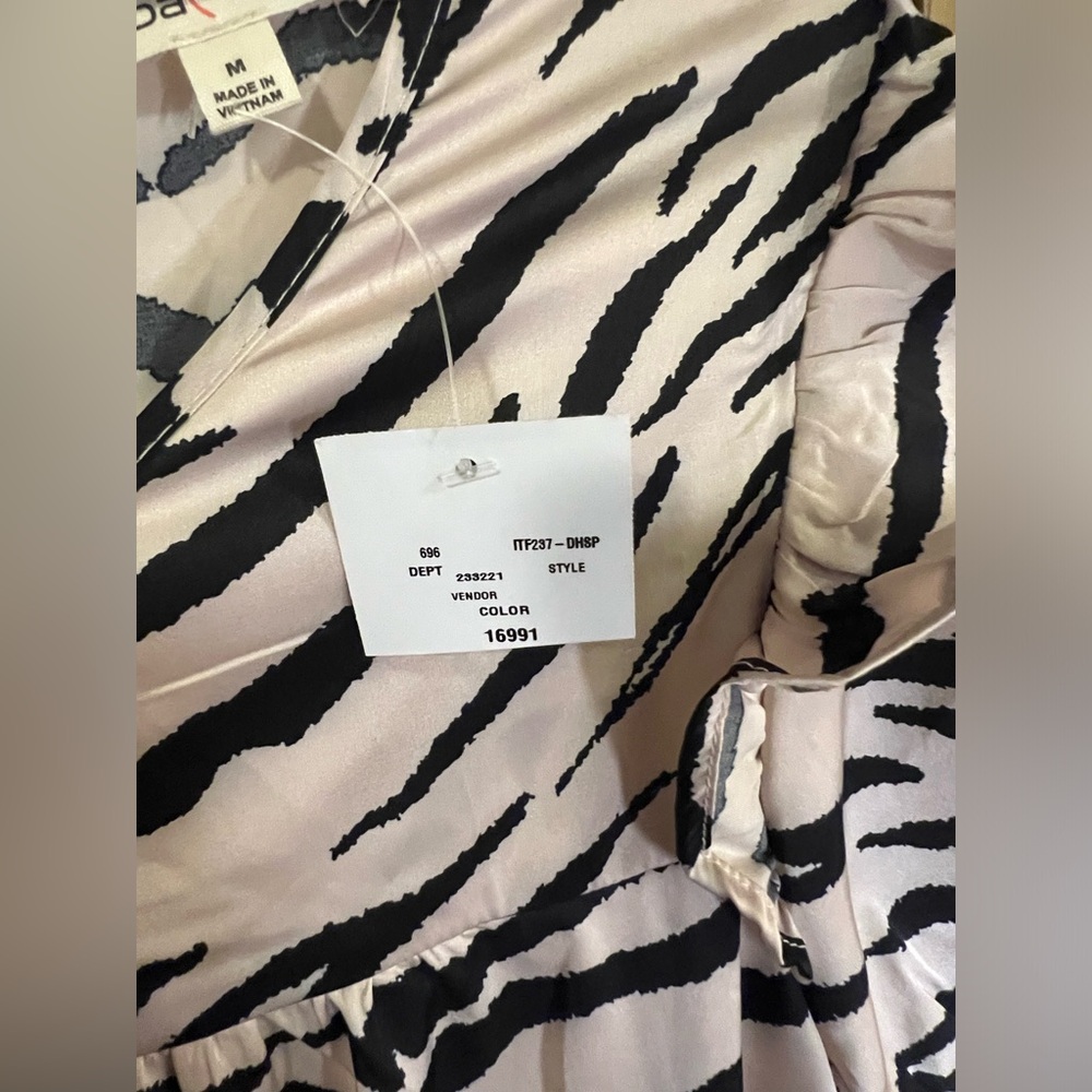 NWT Flowy Zebra Print blouse - Picture 4 of 5